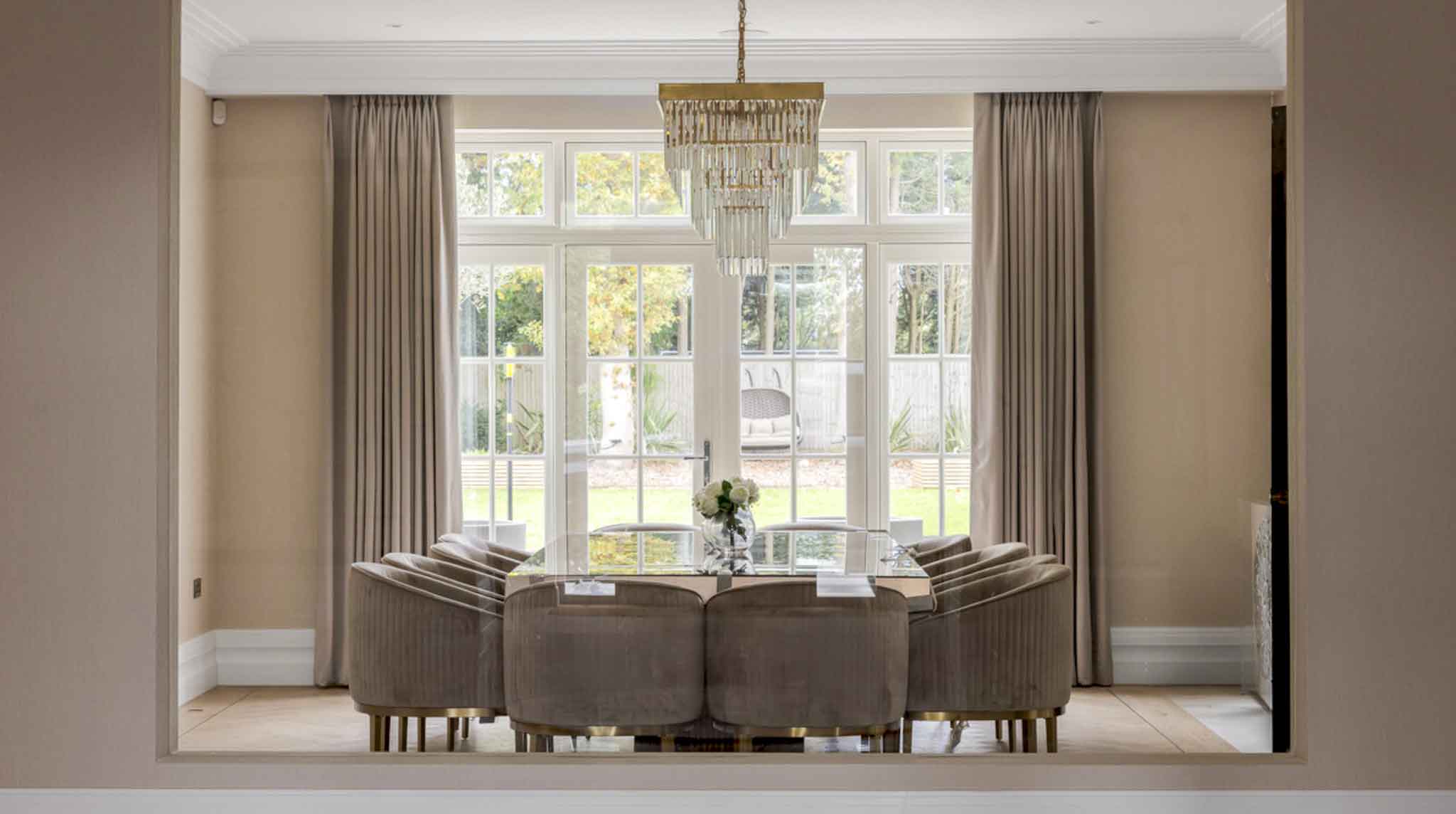 Luxury Dining Room Interior with Contemporary Chandelier – Surrey