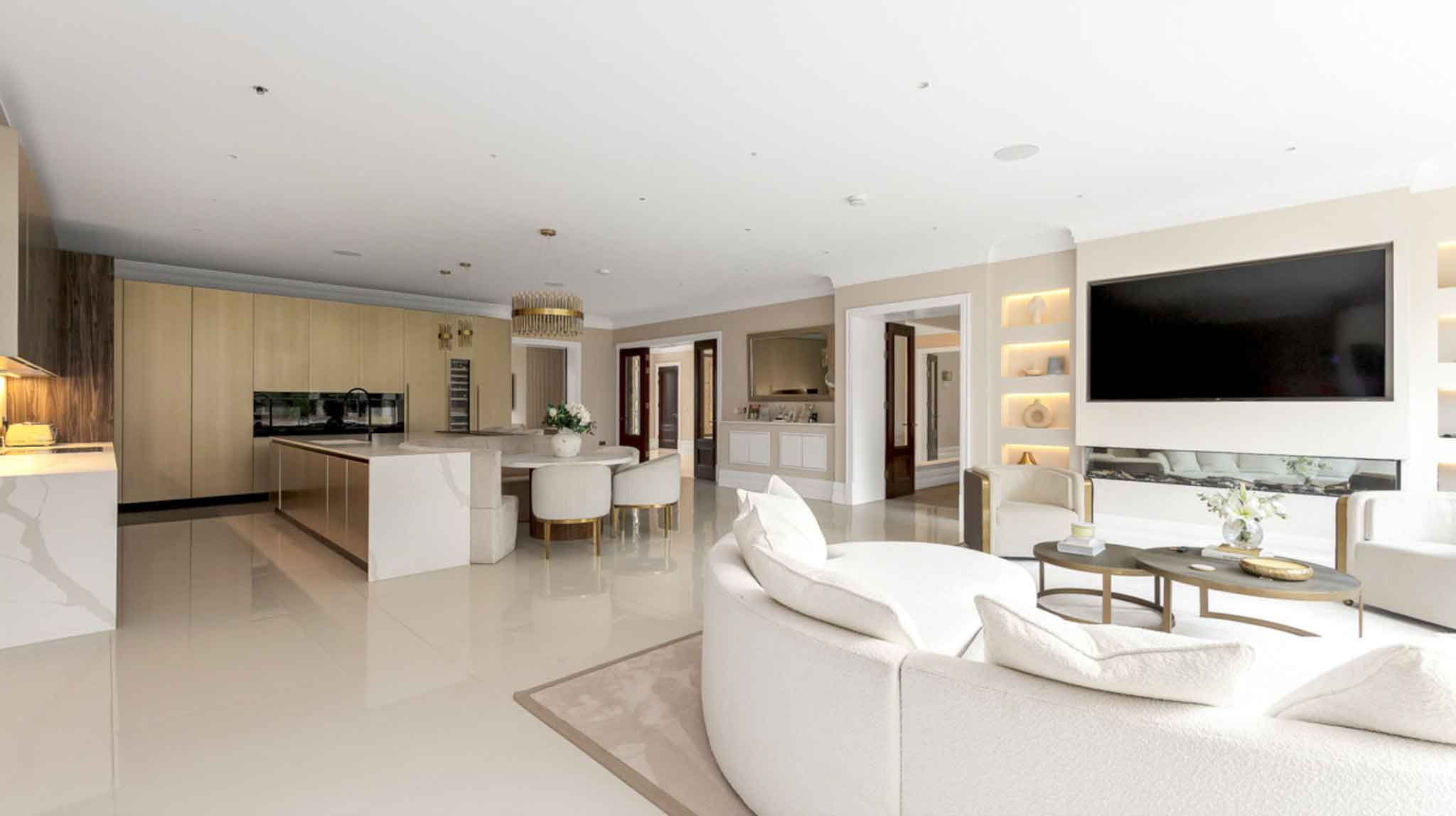 Open-Plan Luxury Living and Kitchen Interior – Surrey Property