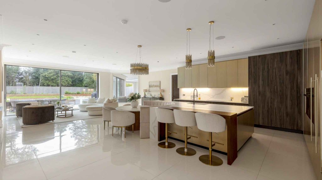 Bespoke Kitchen Island with Integrated Living Space – Surrey